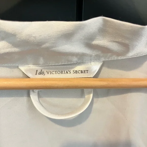 Bride Robe (I do, Victoria Secret) - Picture 4 of 4